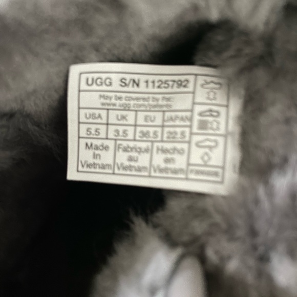 🆕 Ugg Classic Cuff Short Boot - Picture 6 of 6